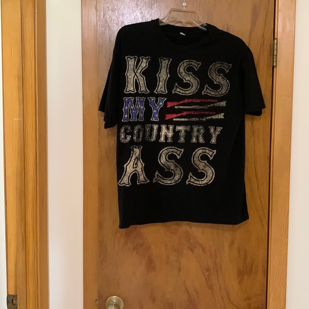 Blake Shelton Kiss My Country Ass Men’s Tee-Shirt